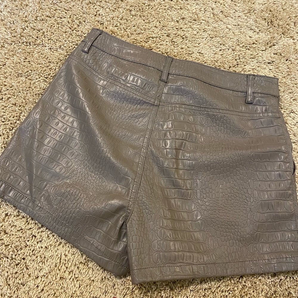 DARK GRAY MISSGUIDED CROC LEATHER SHORTS/ WORN ONCE/ SIZE US 4 - Picture 3 of 4
